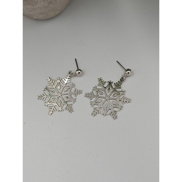 Dangling Silvertone Snowflake Pierced‎ Earrings - Picture 2 of 2